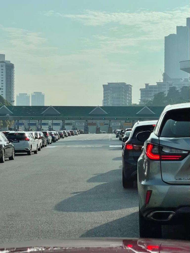 Tol RFID sesak lagi, orang ramai cadang tambah laluan RFID