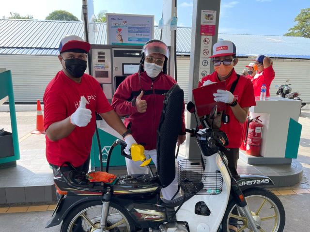 Suhaizan Kaiat penunggang motosikal Pulai Sebatang Pilihan Raya Negeri Johor