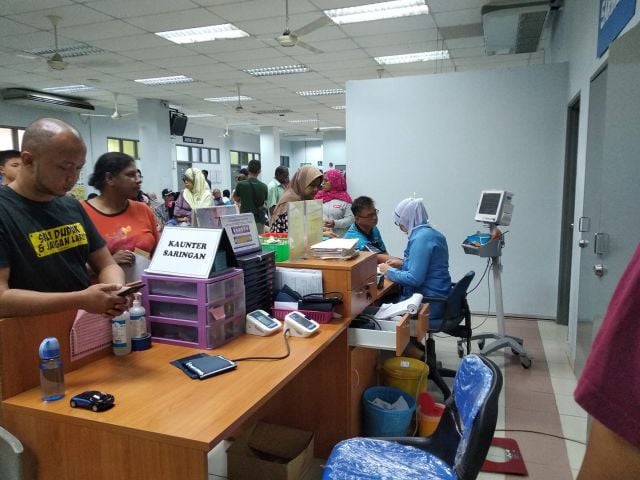 Saya nak bagi nasihat, janganlah minta consultancy dalam ruang komen atau PM. Pergi jumpa doktor di klinik. Untuk second opinion atau third opinion, pergi cari doktor lain di klinik lain.