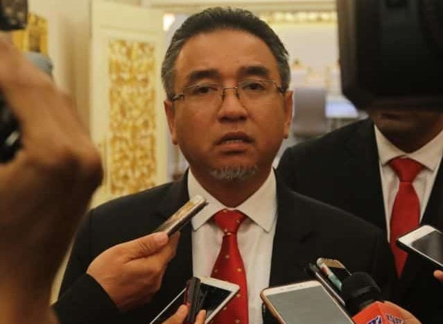 Sehubungan itu, Adun Bukit Katil itu juga turut mempersoalkan fungsi sebenar PERTAM apabila badan itu dilihat seolah-olah menjadi model kepada pemaju-pemaju perumahan untuk mengusahakan tanah adat di negeri ini.Katanya, peranan Pertam dilihat bertindih dengan Lembaga Perumahan Melaka, Perbadanan Kemajuan Negeri Melaka (PKNM) dan pemaju perumahan.Tegasnya, setakat ini tiada jaminan pemilik yang terlibat dengan tanah adat boleh kekal memiliki kekayaan atau tanah tersebut dalam tempoh jangka panjang.Adly menambah, berdasarkan laporan audit, tanah adat yang ada di negeri ini tidak melebihi 26 peratus, malah di beberapa kawasan jumlah itu lebih rendah.Menurutnya, Pertam dilihat akan lari daripada tujuan asal jika memajukan tanah selain tanah adat.