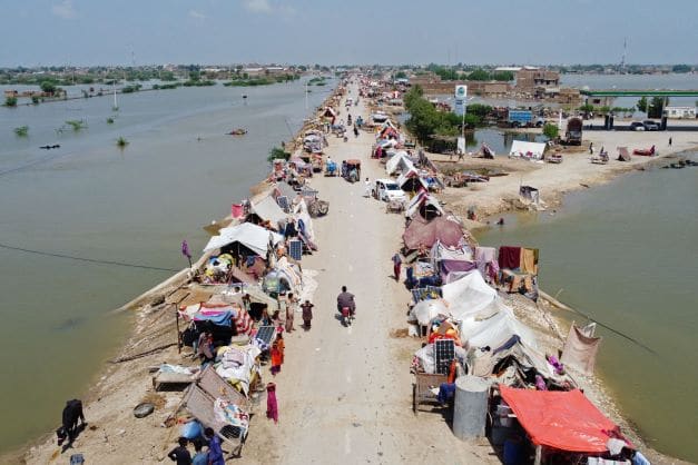 Banjir dahsyat landa Pakistan-Wanita muslim terancam kerana ketiadaan tandas