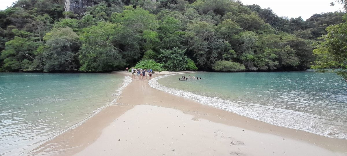 Kalau peristiwa laut terbelah Nabi Musa dianggap mukjizat-Di Langkawi pun ada juga tapi...