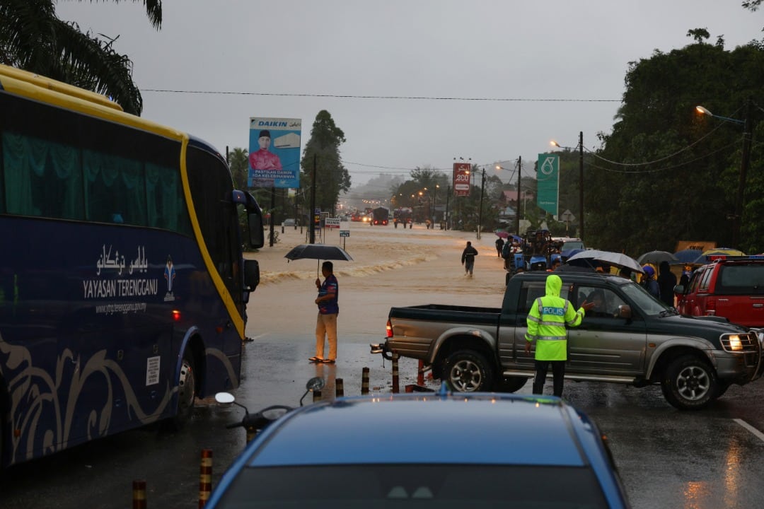 Hujan Tak Berhenti Bandar Permaisuri Dilanda Banjir Paling Buruk